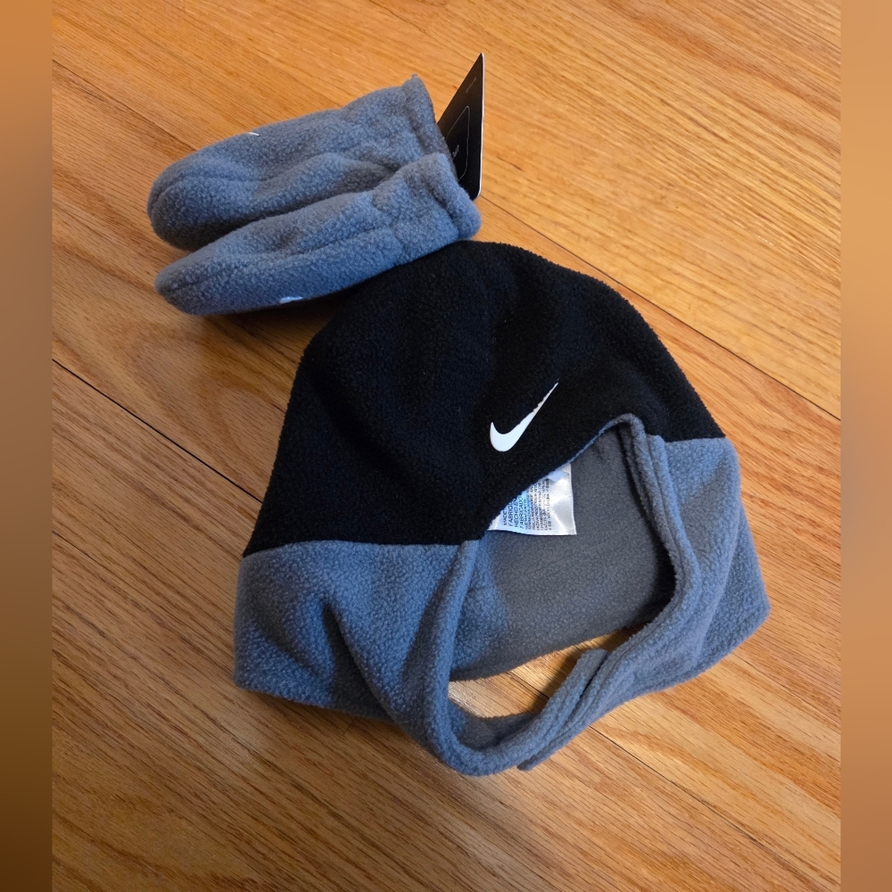 Nike Infant 2-Piece Set Hat & Mittens NWT